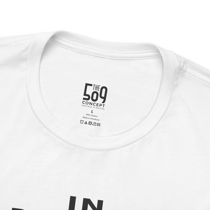 In Diri Blan Sòs Pwa Ak Legim We Trust  — T-shirt Graphic Apparel