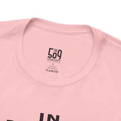 In Diri Blan Sòs Pwa Ak Legim We Trust  — T-shirt Graphic Apparel
