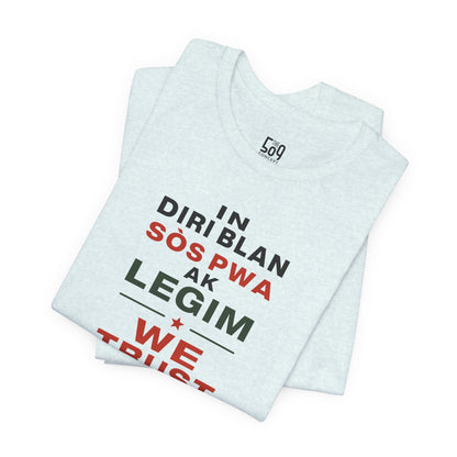 In Diri Blan Sòs Pwa Ak Legim We Trust  — T-shirt Graphic Apparel