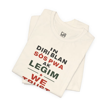 In Diri Blan Sòs Pwa Ak Legim We Trust  — T-shirt Graphic Apparel